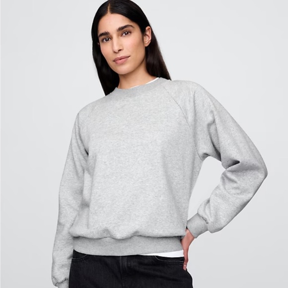 GAP Women’s Crewneck Sweatshirt - Picture 4 of 5